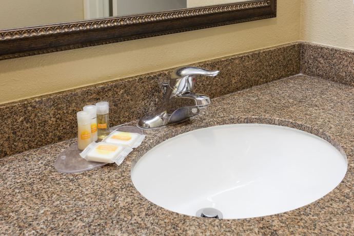 Imagen de la habitación del Hotel Days Inn by Wyndham Carlsbad, Carlsbad. Foto 6
