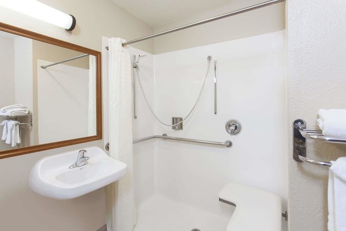 Imagen de la habitación del Hotel Days Inn by Wyndham Carlsbad, Carlsbad. Foto 7