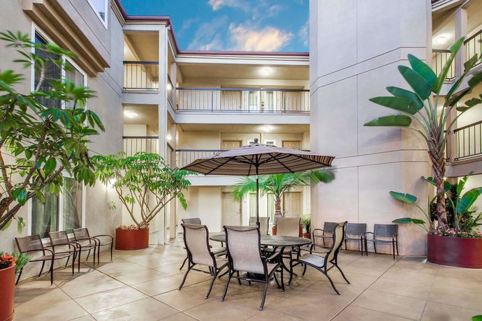 Imagen general del Hotel Days Inn by Wyndham Carlsbad, Carlsbad. Foto 2