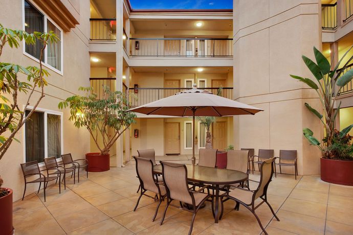Imagen de los interiores del Hotel Days Inn by Wyndham Carlsbad, Carlsbad. Foto 17