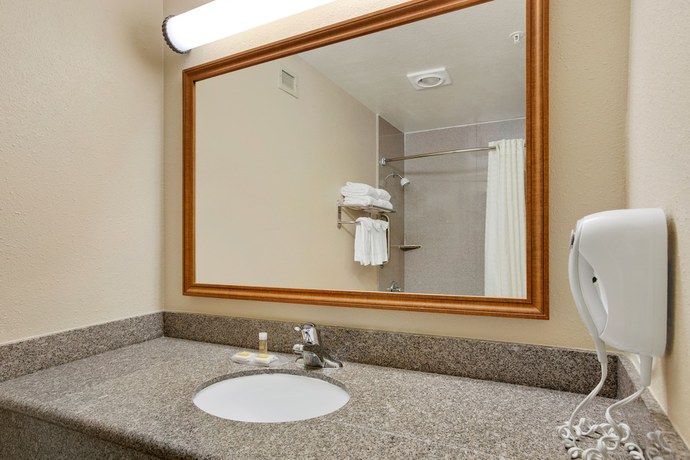 Imagen de la habitación del Hotel Days Inn by Wyndham Carlsbad, Carlsbad. Foto 10