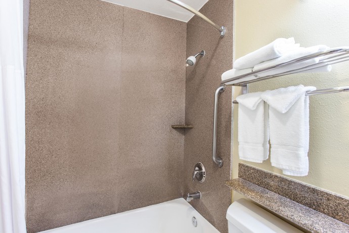 Imagen de la habitación del Hotel Days Inn by Wyndham Carlsbad, Carlsbad. Foto 12