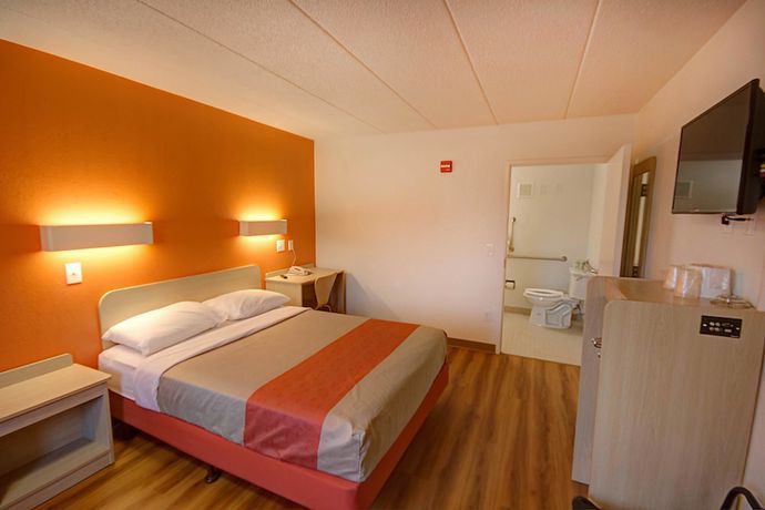 Imagen de la habitación del Hotel Days Inn by Wyndham Charleston WV. Foto 5