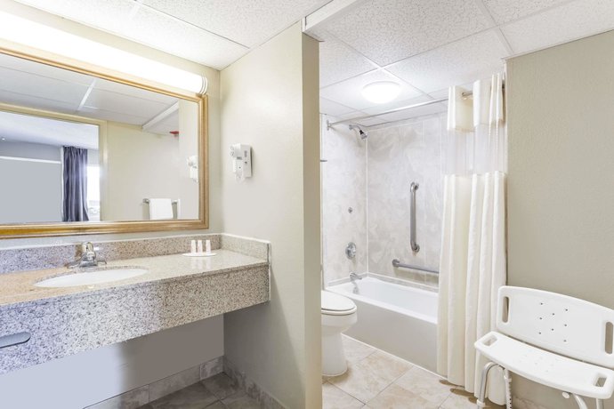 Imagen de la habitación del Hotel Days Inn by Wyndham Charlottesville/University Area. Foto 16