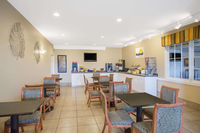 Imagen del bar/restaurante del Hotel Days Inn by Wyndham Chester, Chester. Foto 4