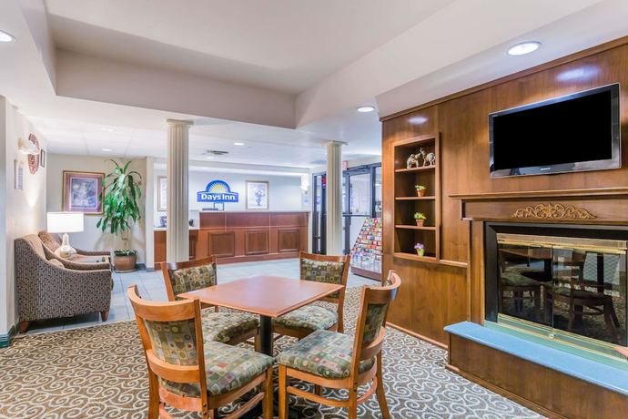 Imagen de los interiores del Hotel Days Inn by Wyndham Chiefland. Foto 14