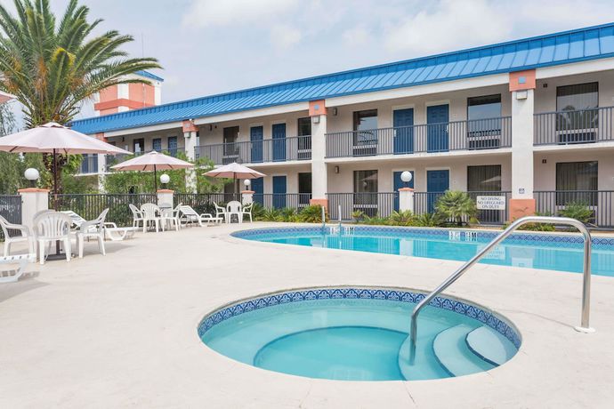 Imagen de la piscina del Hotel Days Inn by Wyndham Chiefland. Foto 17