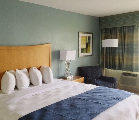 Imagen de la habitación del Hotel Days Inn by Wyndham Cocoa Beach Port Canaveral. Foto 5