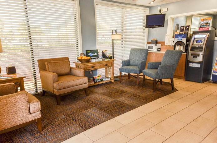 Imagen de los interiores del Hotel Days Inn by Wyndham Cocoa Beach Port Canaveral. Foto 7