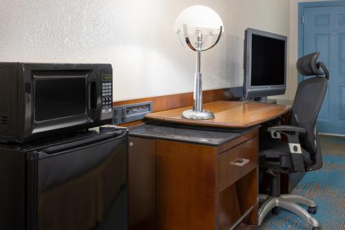 Imagen de la habitación del Hotel Days Inn by Wyndham Columbia. Foto 8