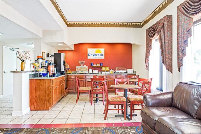 Imagen del bar/restaurante del Hotel Days Inn by Wyndham Covington, Covington. Foto 2