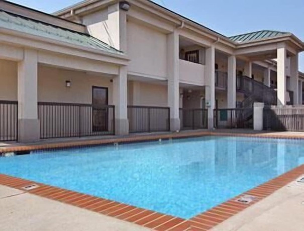 Imagen de la piscina del Hotel Days Inn by Wyndham Covington, Covington. Foto 19