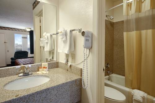 Imagen de la habitación del Hotel Days Inn by Wyndham Dallas Irving. Foto 6