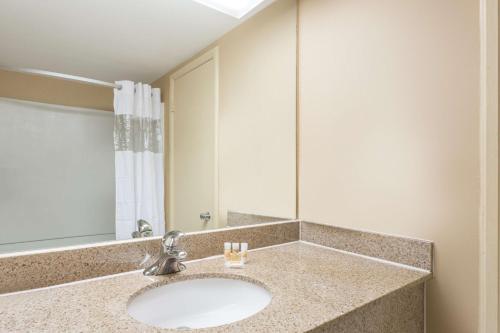 Imagen de la habitación del Hotel Days Inn by Wyndham Dumfries Quantico. Foto 6