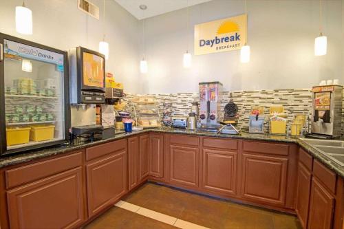 Imagen del bar/restaurante del Hotel Days Inn by Wyndham El Paso West. Foto 9