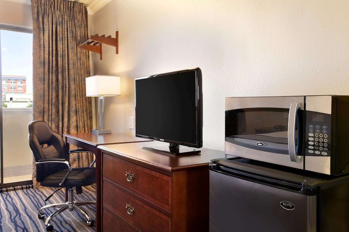 Imagen de la habitación del Hotel Days Inn by Wyndham Eureka CA. Foto 8