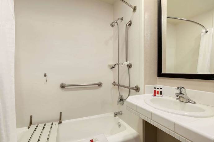 Imagen de la habitación del Hotel Days Inn by Wyndham Eureka CA. Foto 13