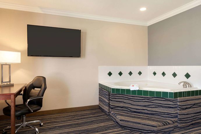 Imagen de la habitación del Hotel Days Inn by Wyndham Eureka CA. Foto 16