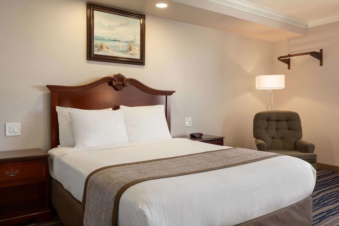 Imagen de la habitación del Hotel Days Inn by Wyndham Eureka CA. Foto 17
