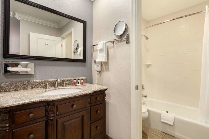 Imagen de la habitación del Hotel Days Inn by Wyndham Eureka CA. Foto 19