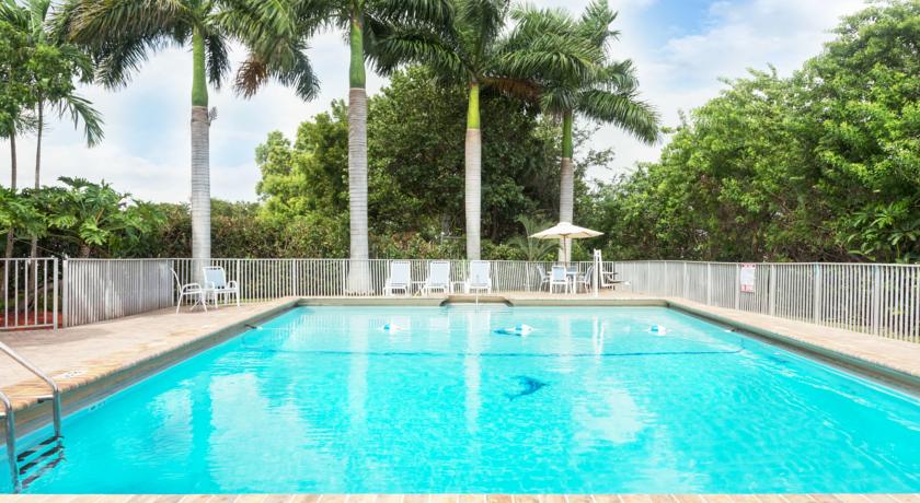 Imagen de la piscina del Hotel Days Inn by Wyndham Fort Lauderdale-Oakland Park Airport North. Foto 10