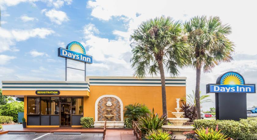 Imagen de los exteriores del Hotel Days Inn by Wyndham Fort Lauderdale-Oakland Park Airport North. Foto 6
