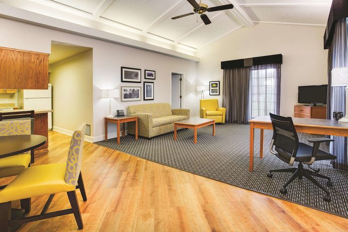 Imagen de la habitación del Hotel Days Inn by Wyndham Gainesville University I-75. Foto 16