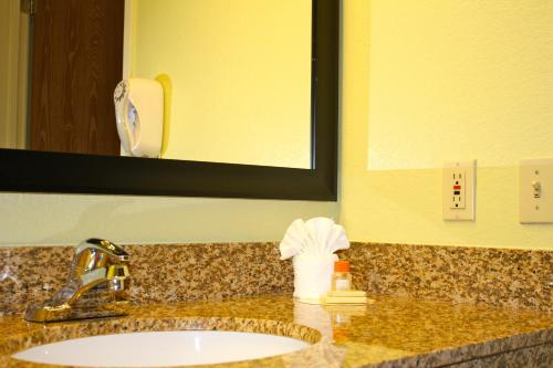 Imagen de la habitación del Hotel Days Inn by Wyndham Globe. Foto 5