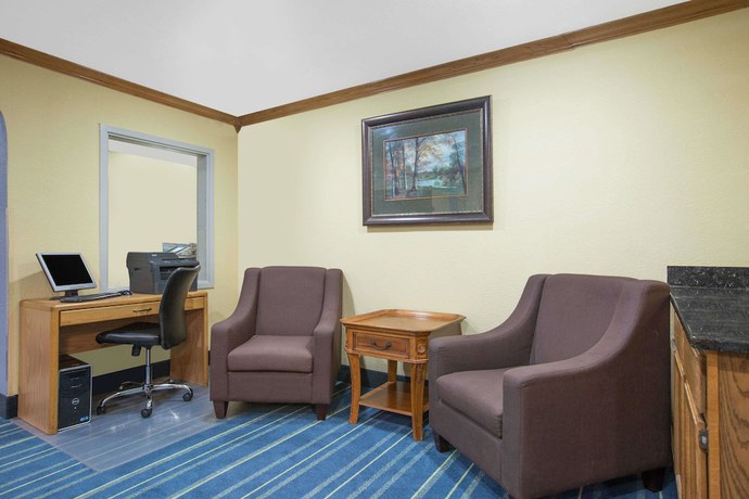 Imagen de los interiores del Hotel Days Inn by Wyndham Grand Island. Foto 19