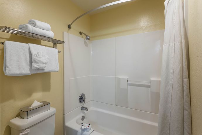 Imagen de la habitación del Hotel Days Inn by Wyndham Hayward Airport. Foto 6