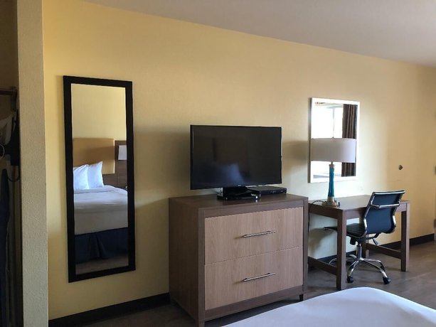 Imagen de la habitación del Hotel Days Inn by Wyndham Hayward Airport. Foto 10