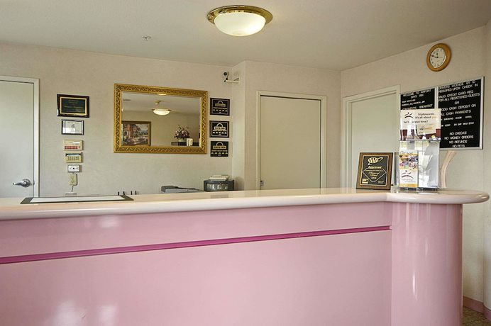 Imagen de los interiores del Hotel Days Inn by Wyndham Hayward Airport. Foto 11