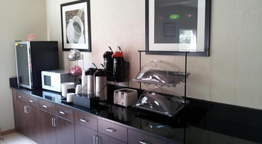 Imagen del bar/restaurante del Hotel Days Inn by Wyndham Indiana PA Near IUP. Foto 3