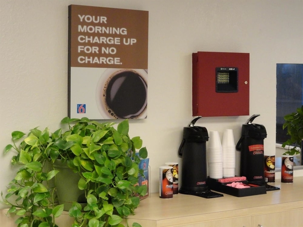 Imagen del bar/restaurante del Hotel Days Inn by Wyndham Indianapolis South. Foto 7