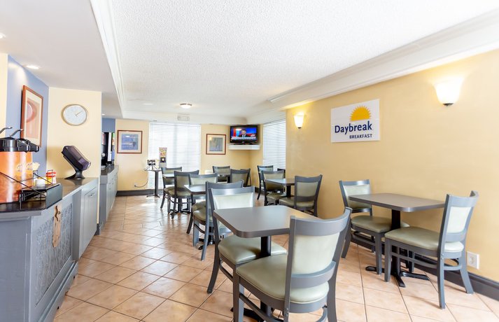 Imagen del bar/restaurante del Hotel Days Inn by Wyndham Jacksonville Baymeadows. Foto 2