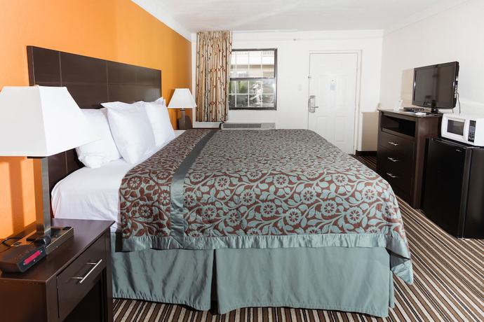 Imagen de la habitación del Hotel Days Inn by Wyndham Jacksonville Baymeadows. Foto 10