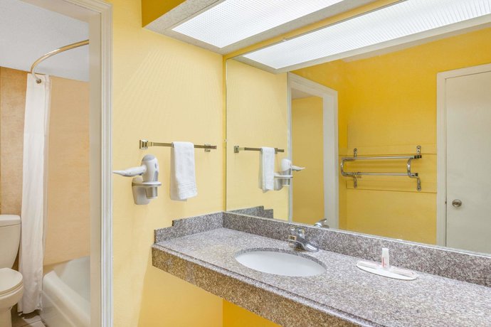 Imagen de la habitación del Hotel Days Inn by Wyndham Jacksonville. Foto 8