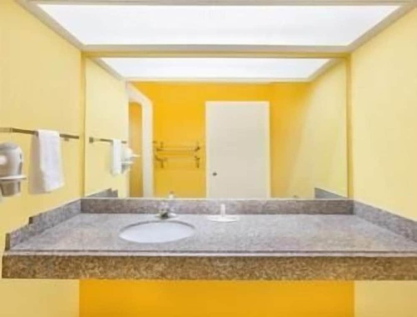Imagen de la habitación del Hotel Days Inn by Wyndham Jacksonville. Foto 9