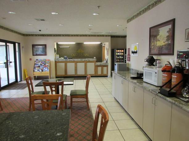 Imagen del bar/restaurante del Hotel Days Inn by Wyndham Jefferson City. Foto 3