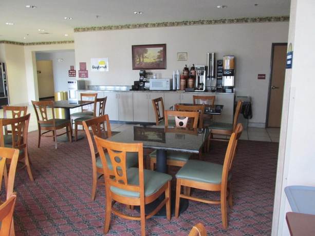 Imagen del bar/restaurante del Hotel Days Inn by Wyndham Jefferson City. Foto 4