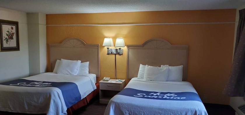 Imagen de la habitación del Hotel Days Inn by Wyndham Kansas City International Airport. Foto 10