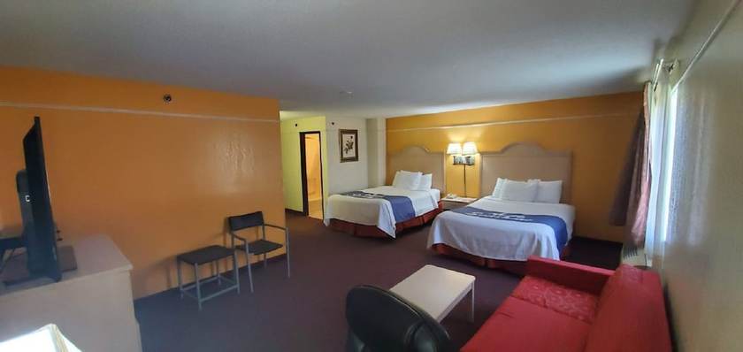 Imagen de la habitación del Hotel Days Inn by Wyndham Kansas City International Airport. Foto 11
