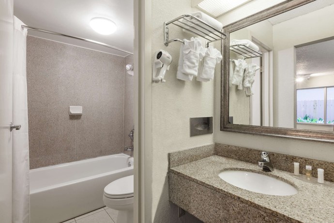 Imagen de la habitación del Hotel Days Inn by Wyndham Kenner/New Orleans Airport South. Foto 11