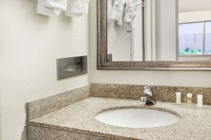 Imagen de la habitación del Hotel Days Inn by Wyndham Kenner/New Orleans Airport South. Foto 14