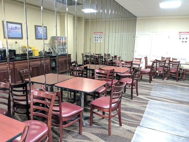 Imagen del bar/restaurante del Hotel Days Inn by Wyndham Liberty. Foto 2