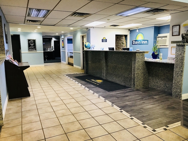 Imagen de los interiores del Hotel Days Inn by Wyndham Livonia Canton Detroit. Foto 16