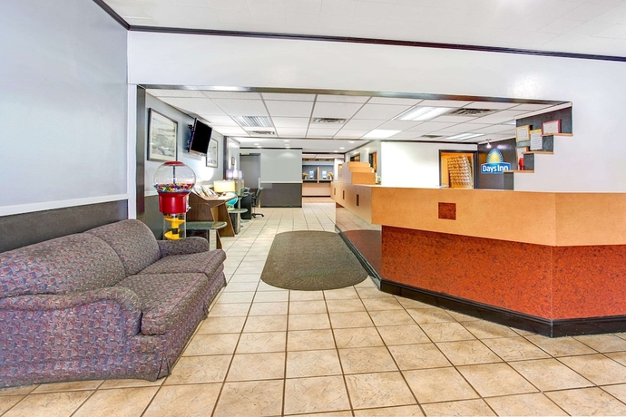 Imagen de los interiores del Hotel Days Inn by Wyndham Livonia Canton Detroit. Foto 17