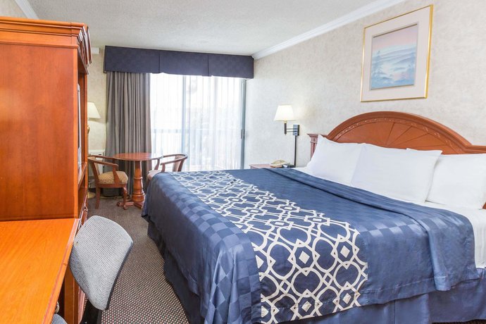 Imagen de la habitación del Hotel Days Inn by Wyndham Los Angeles LAX Airport Stadium Area. Foto 7