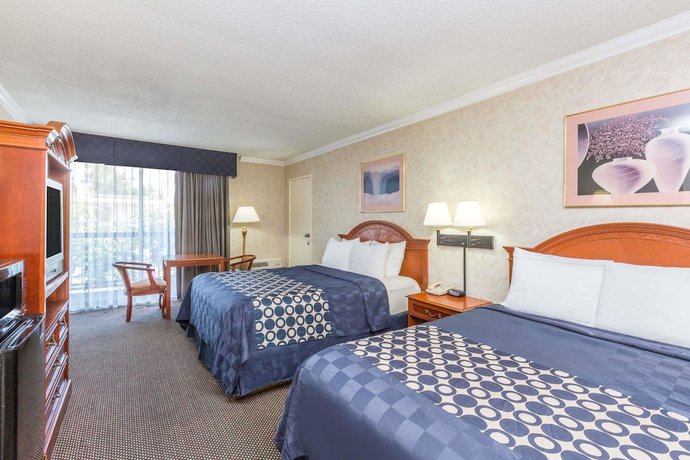 Imagen de la habitación del Hotel Days Inn by Wyndham Los Angeles LAX Airport Stadium Area. Foto 9