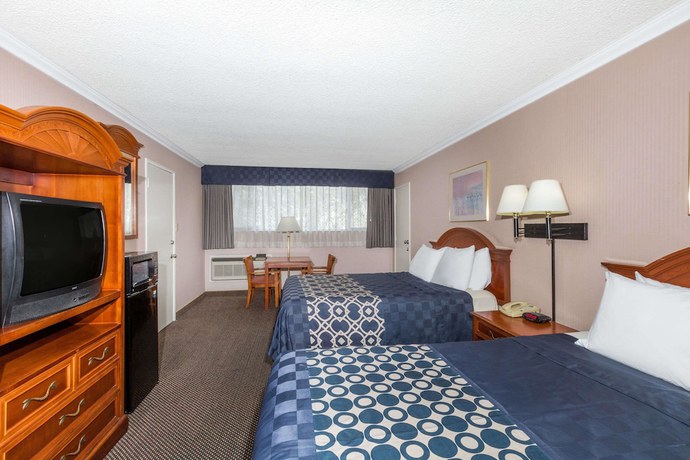 Imagen de la habitación del Hotel Days Inn by Wyndham Los Angeles LAX Airport Stadium Area. Foto 11